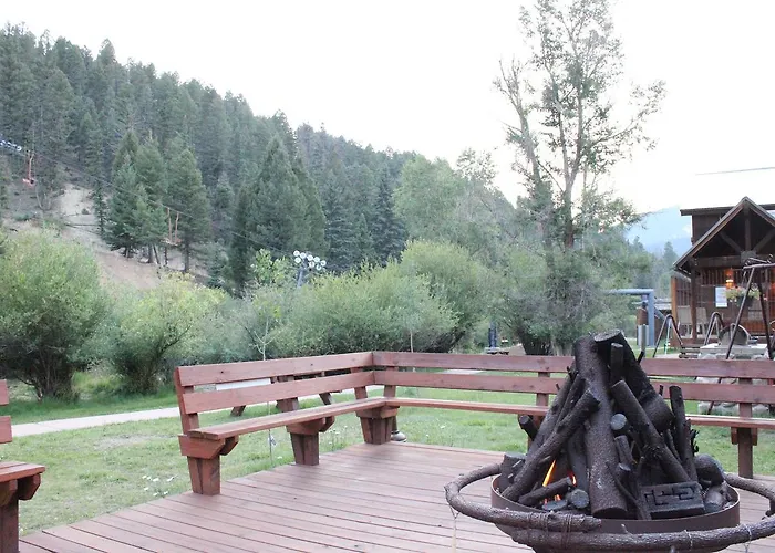Copper King Lodge Red River