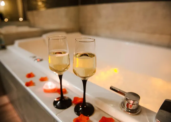 La Suite Romantique Avec Jacuzzi Au Coeur De Perpignan