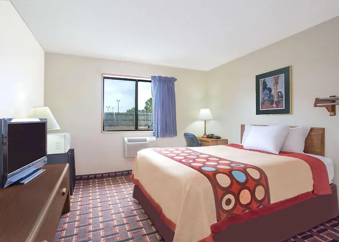 Super 8 By Wyndham Douglas