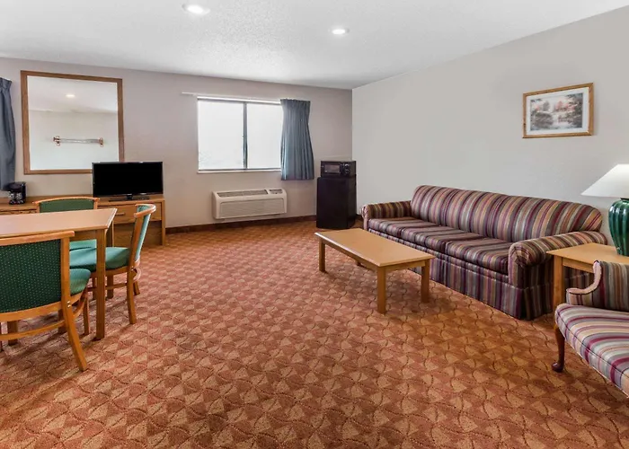 Super 8 By Wyndham St. Charles