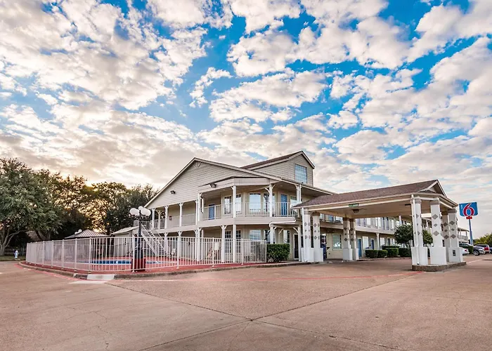 Motel 6-Waxahachie, Tx
