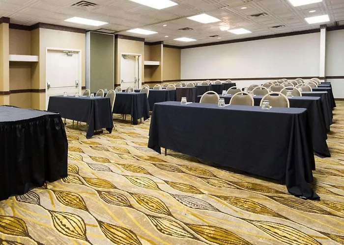 Comfort Inn & Suites Airport Syracuse