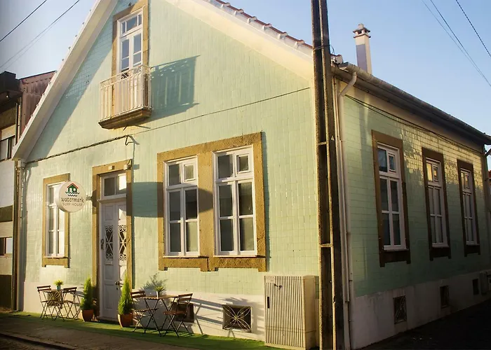 Watermark Surf House Espinho 