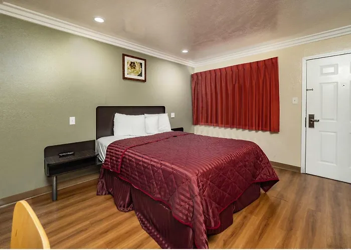 Travelodge By Wyndham Sacramento Convention Center