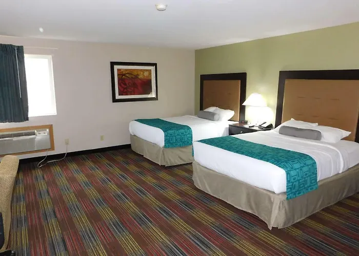 Baymont By Wyndham Kearney Motel