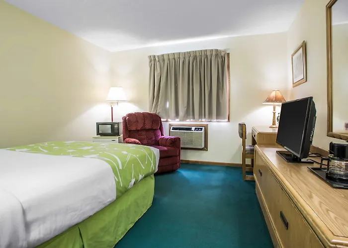 Econo Lodge Inn & Suites Dubuque