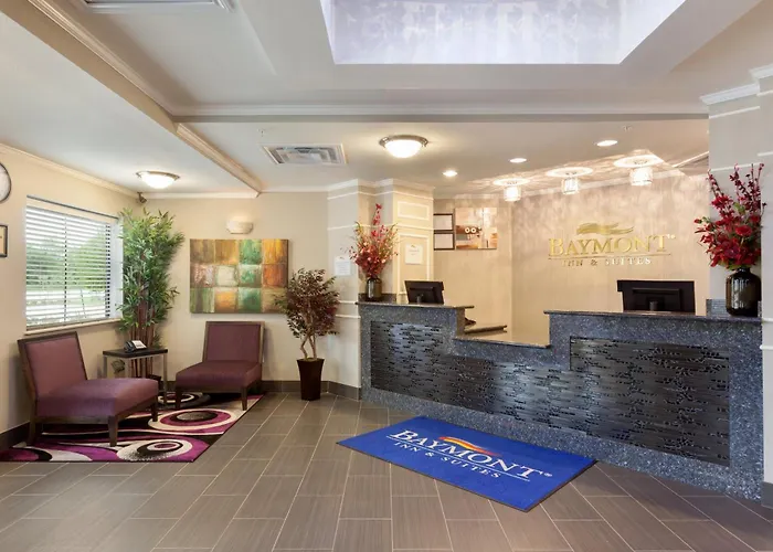 Baymont By Wyndham College Station Hotel