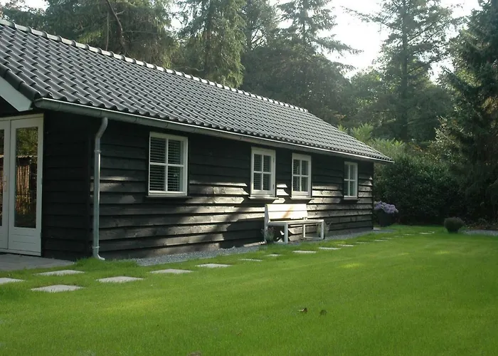 Aan de Bosrand Hoenderloo