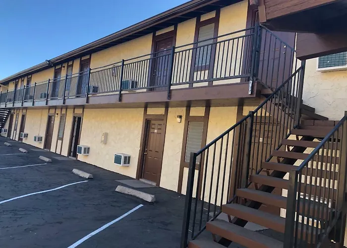 Golden Hills Motel