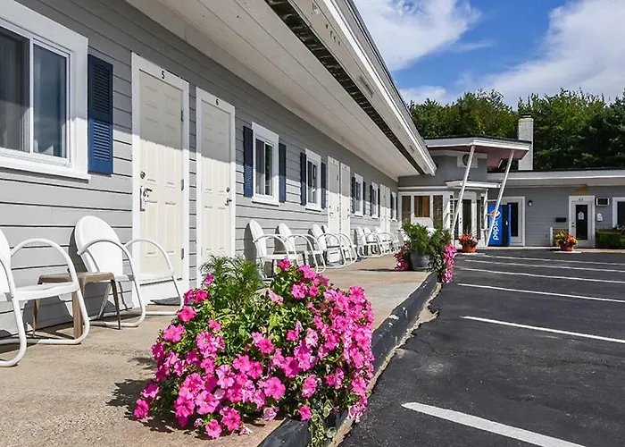 Saco Hotels