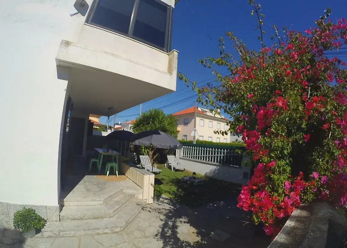 Lisbon Waves Surf Lodge