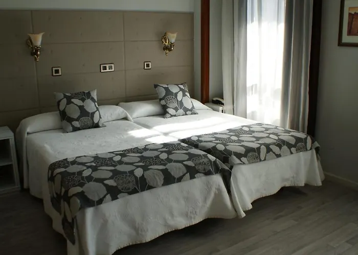 Hotel Los Naranjos Caces
