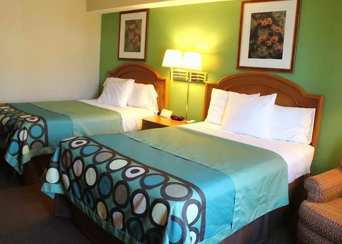 Super 8 By Wyndham Lafayette La Hotel
