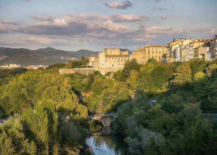 Apartamentos Mendebaldea Suites Pamplona