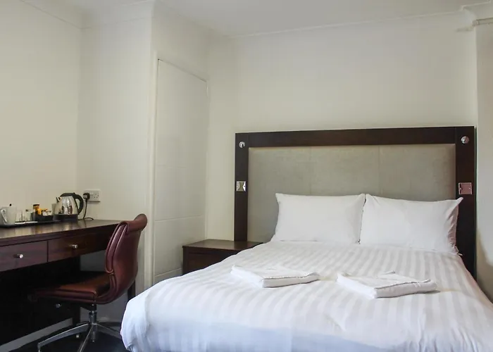 Heathrow Lodge
