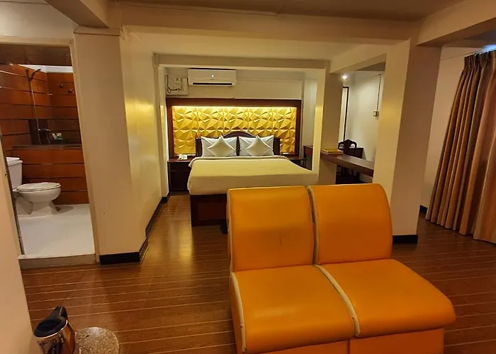 Clover Hotel