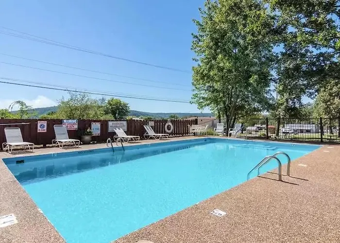The Parkwood Inn & Suites Mountain View