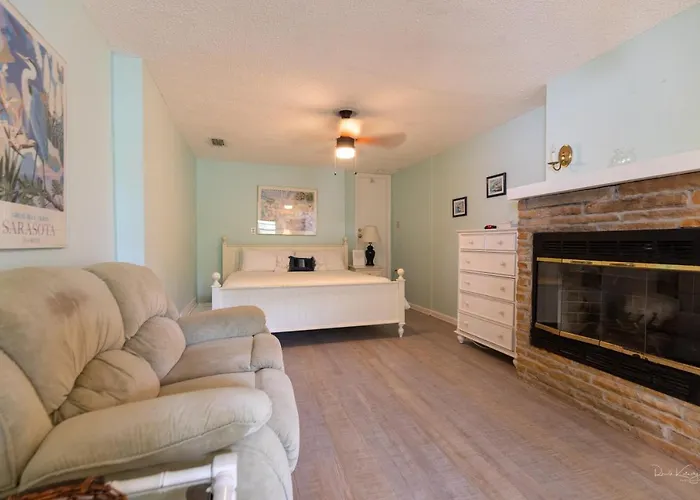 Village House By Beachside Management Siesta Key