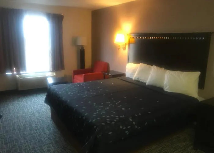 Luna Pier Hotels