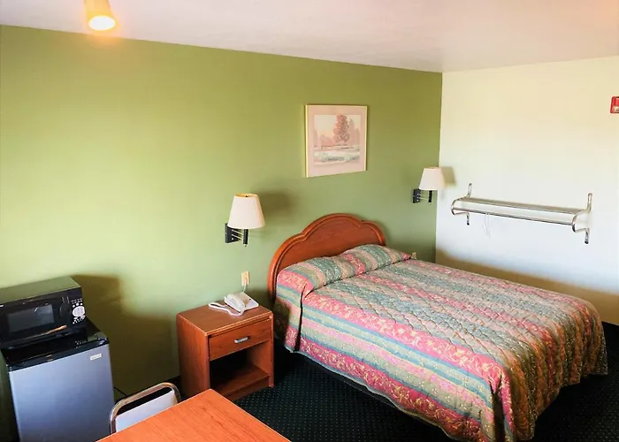 Smithville Hotels